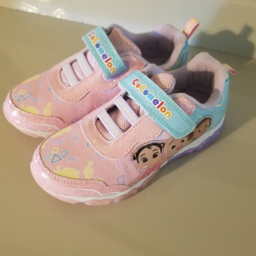 Cocomelon Velcro Girls Light up Sneakers - Size 11